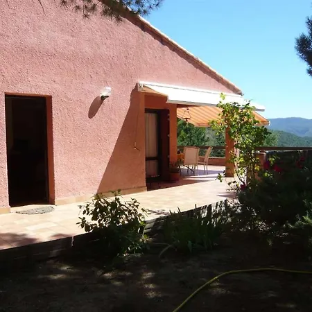 Chambres D'hote L'amandiere A Guest house *